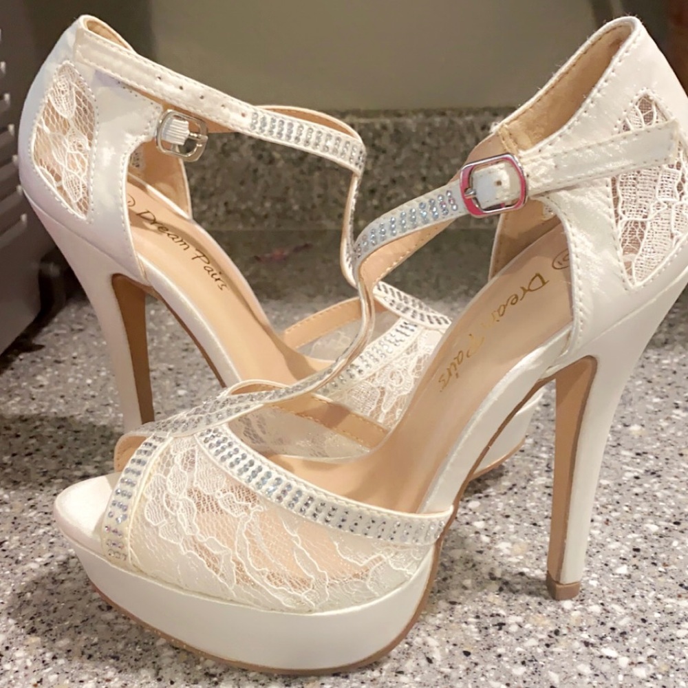 BEAUTIFUL WHITE HEELS